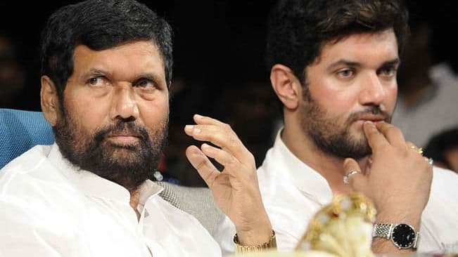 बिहार विधानसभा चुनाव 2020: दोहरी संकट में LJP, एक तरफ NDA में खटपट, दूसरी तरफ रामविलास पासवान की बिगड़ती तबीयत, चिराग ने दी नई जानकारी