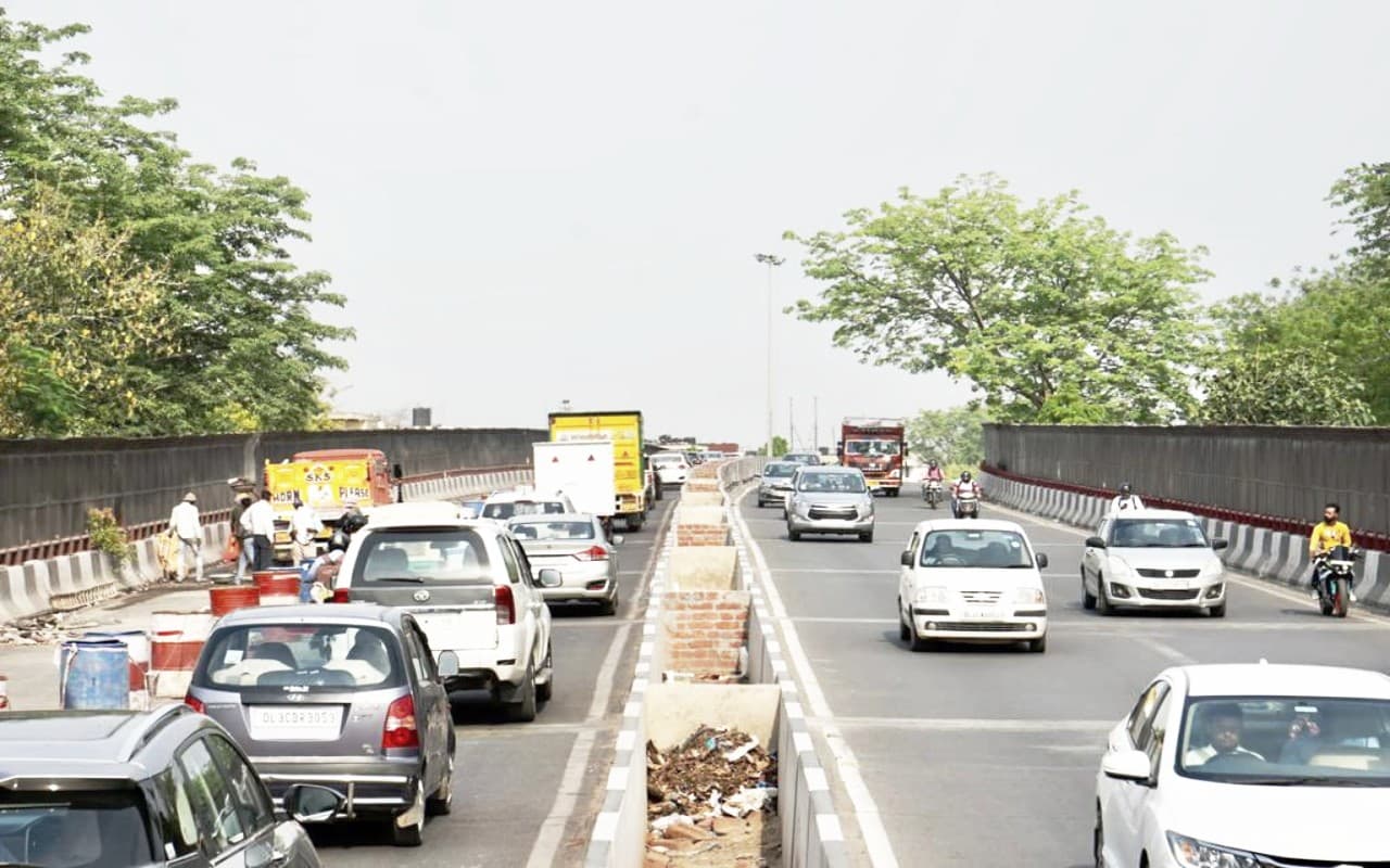 Delhi: चिराग फ्लाईओवर से अब कर सकेंगे आवागमन, जल्द शुरू हो जाएगा ट्रैफिक