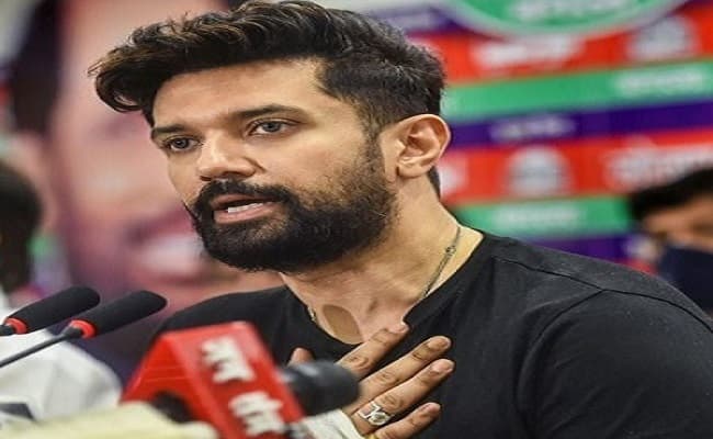 पटना में अग्निपथ योजना के खिलाफ सड़क पर उतरे चिराग पासवान, विरोध में निकाला मौन जुलूस