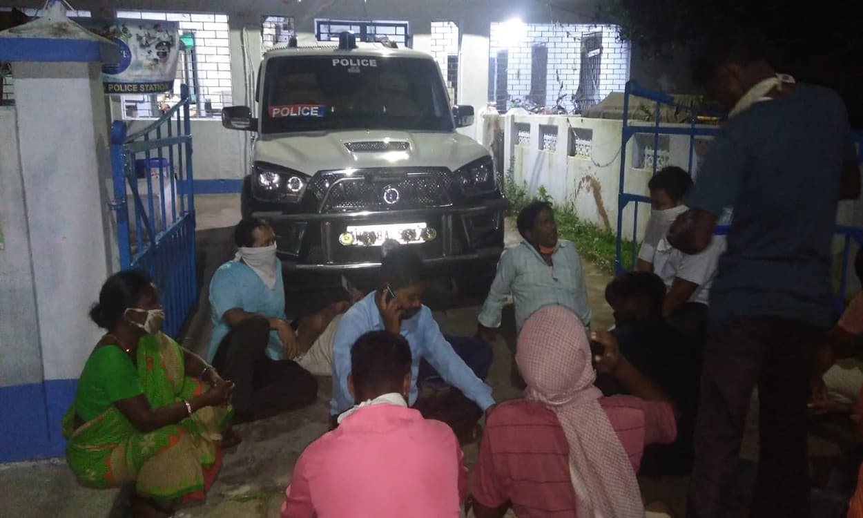 भाजपा नेताओं के दबाव में झुकी पुलिस, हिरासत में लिए नेता को किया मुक्त, चितरंजन थाना में हुआ था प्रदर्शन