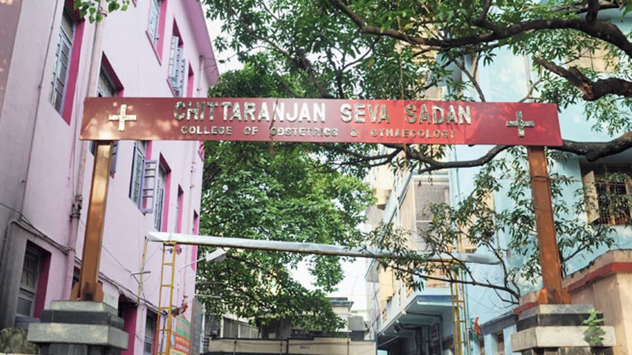 बंगाल: मैटरनिटी हॉस्पिटल के 70 फीसदी डॉक्टर-हेल्थ वर्कर कोरोना संक्रमित, मरीजों की भर्ती पर लगी रोक