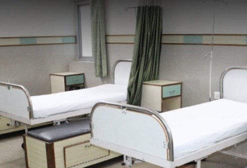 सिकंदरपुर अल्पसंख्यक छात्रावास में बनेगा 100 बेड का कोविड सेंटर, डीएम ने कहा-अवेयरनेस पर पूरा फोकस करें