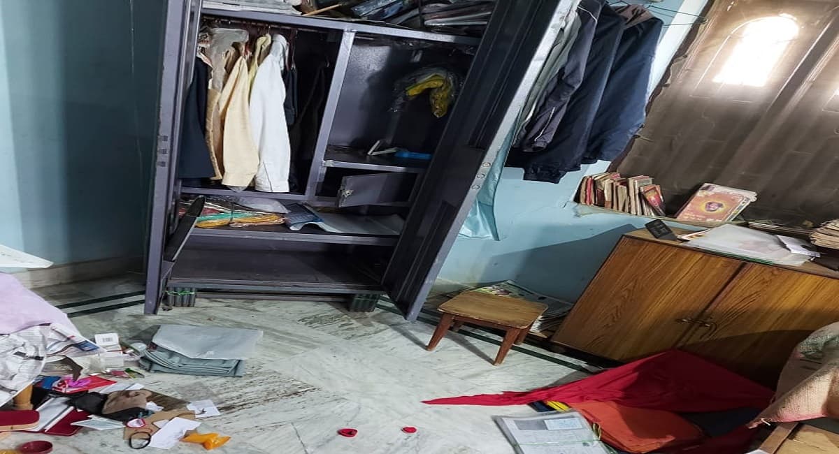Jharkhand News : भोपाल गये रिटायर्ड अधिकारी के घर चोरी, कैश समेत 15 लाख के जेवरात ले उड़े चोर