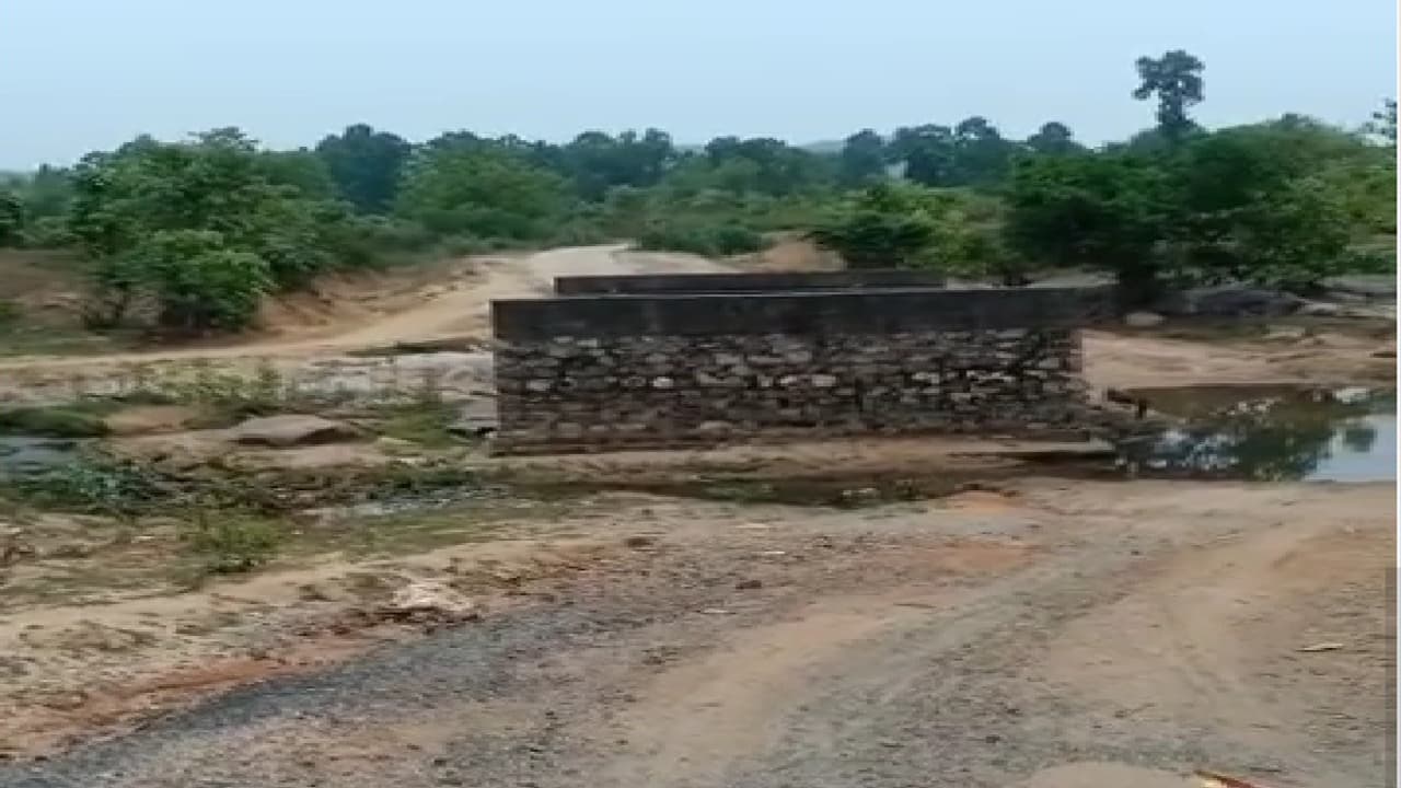 सारठ में बरमसिया से महेशलिट्टी के बीच पुलिया बनने से 10 गांवों के लोगों को होगी सुविधा