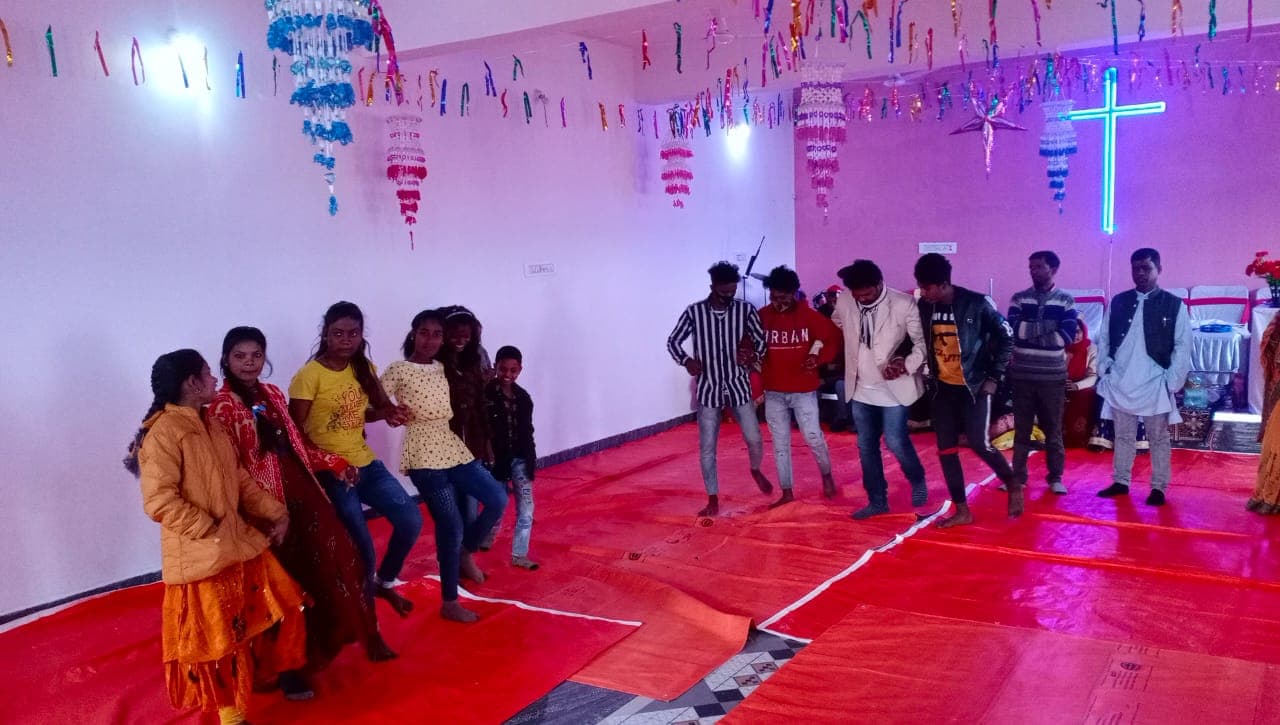 Christmas 2021: झारखंड में क्रिसमस का उल्लास, कोरोना से मुक्ति के लिए प्रभु यीशु से की प्रार्थना