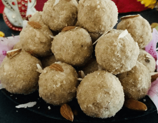 करवा चौथ के लिए सबसे आसान तरीके से अपने हाथों से बनाएं चूरमा लड्डू, ये है बनाने की विधि और जरूरी सामग्री