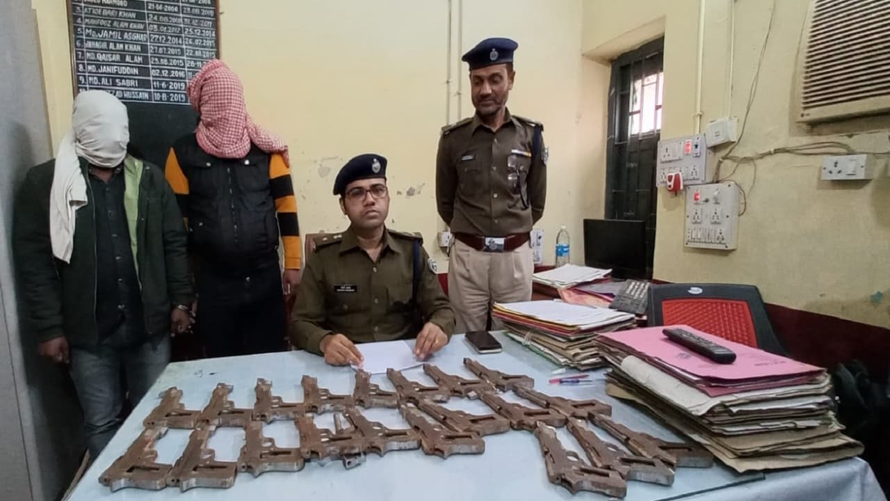 Bihar: भागलपुर में पटना STF की ताबड़तोड़ छापेमारी, नाथनगर में मिनी गन फैक्ट्री का उद्भेदन, हथियार बरामद