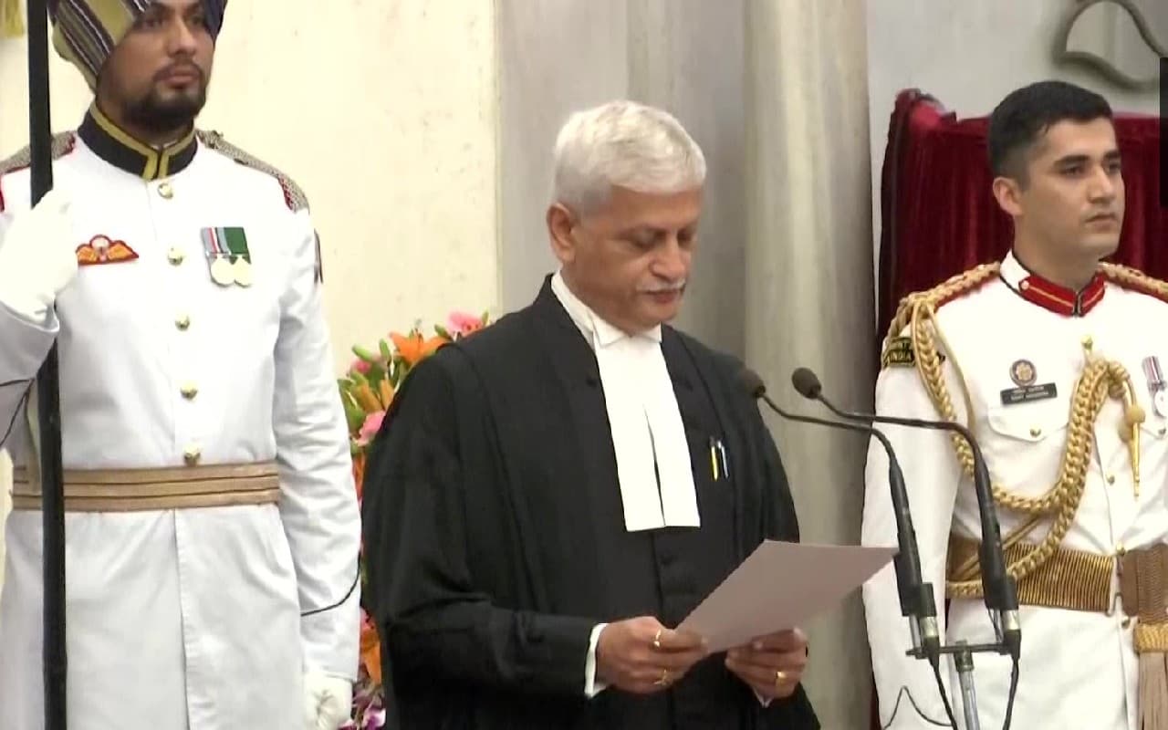 Chief Justice: भारत के 49वें CJI बने जस्टिस यूयू ललित, जानें शक्तियां, वेतन और सबकुछ
