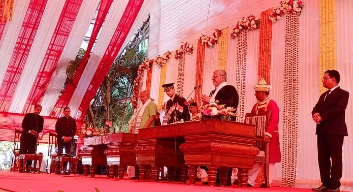 Photos: झारखंड हाईकोर्ट के 14वें चीफ जस्टिस बने संजय कुमार मिश्र, राज्यपाल सीपी राधाकृष्णन  ने दिलायी शपथ