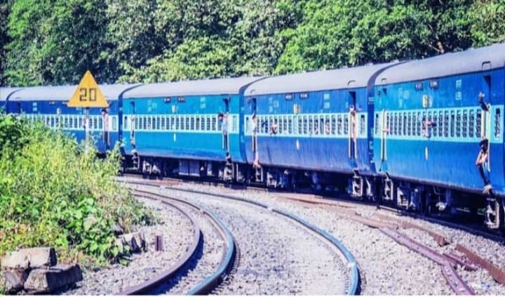 IRCTC/Indian Railways News : टाटानगर स्टेशन और चक्रधरपुर डिवीजन में सात पैसेंजर ट्रेनों के परिचालन को रेलवे बोर्ड ने दी हरी झंडी, पढ़िए लेटेस्ट अपडेट