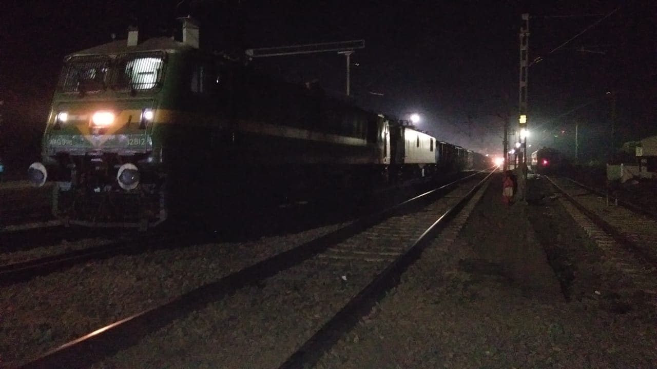 IRCTC/Indian Railways : झारखंड के पश्चिमी सिंहभूम जिले में बिना गार्ड के पहली बार दौड़ी मालगाड़ी, चक्रधरपुर रेल मंडल में हुआ सफल ट्रायल