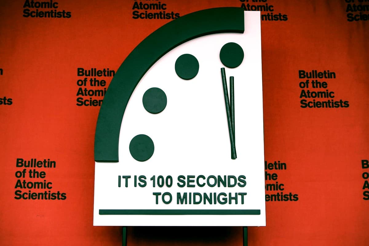 Doomsday Clock: दुनिया को तबाही के करीब होने की चेतावनी देने वाली घड़ी