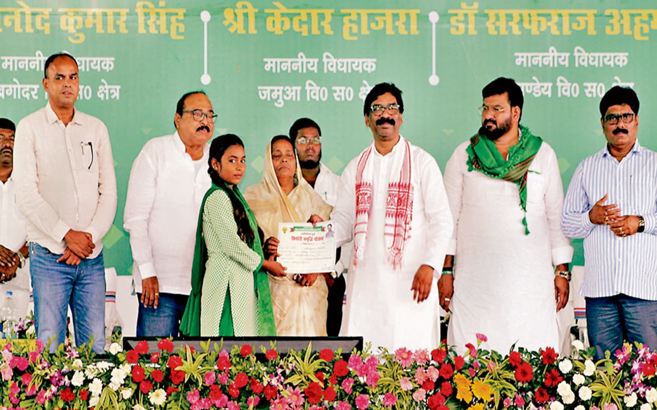 Guru Ravidas jayanti 2023: सीएम योगी आदित्यनाथ पहुंचे वाराणसी, बोले- समरस समाज के निर्माण की मिलती है सीख...