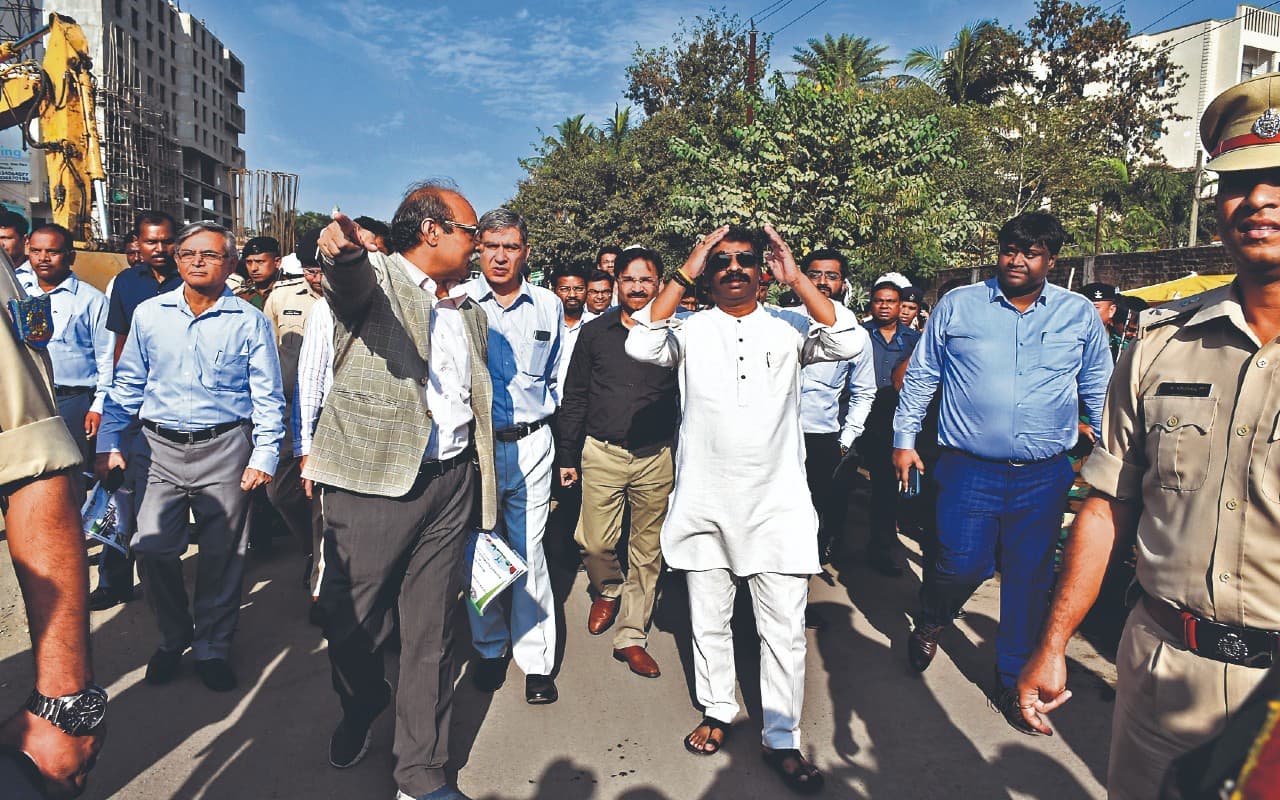 फ्लाइओवर निर्माण कार्य का CM हेमंत सोरेन ने लिया जायजा, कांटाटोली के हालात देख जताई नाराजगी