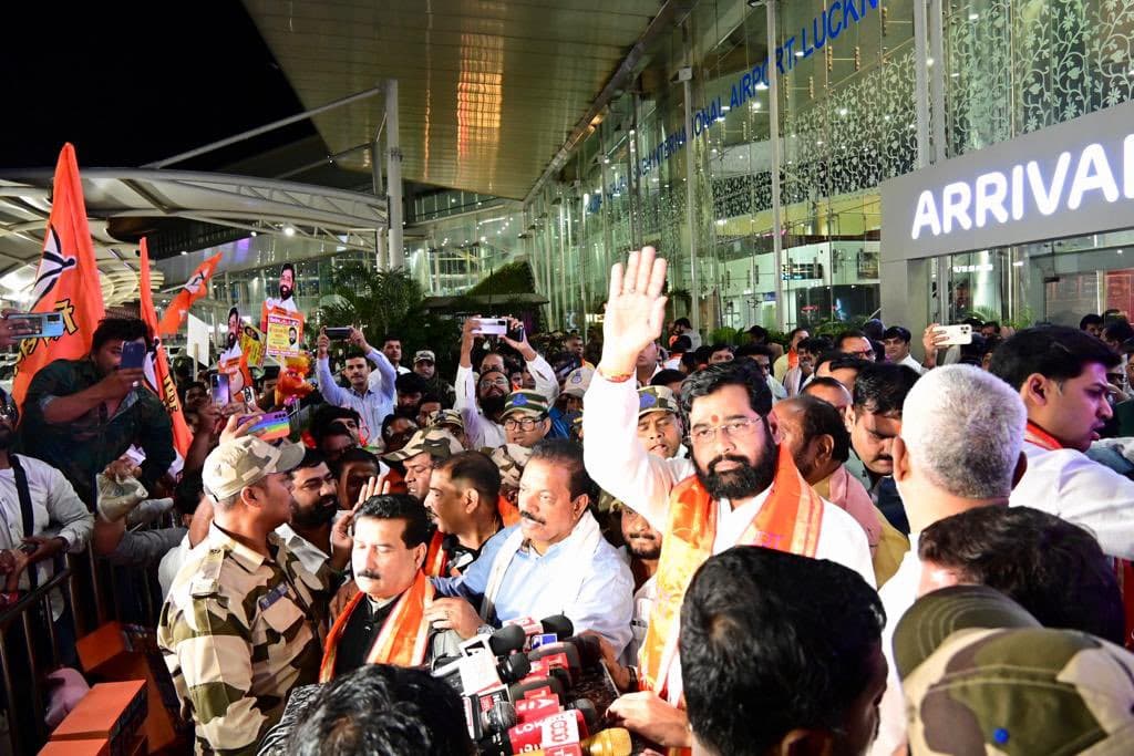 महाराष्ट्र के सीएम एकनाथ शिंदे पहुंचे लखनऊ, आज करेंगे रामलला के दर्शन, जाएंगे अयोध्या