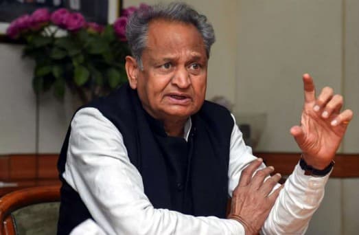 'किसानों की आमदनी दुगनी करने की बात कहना आसान', मोदी सरकार पर सीएम अशोक गहलोत ने साधा निशाना