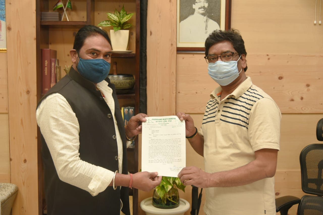 Chhath Puja 2020 : मुख्यमंत्री हेमंत सोरेन से मिले झामुमो के महासचिव विनोद पांडेय, महापर्व छठ को लेकर जारी निर्देश पर पुनर्विचार का किया अनुरोध