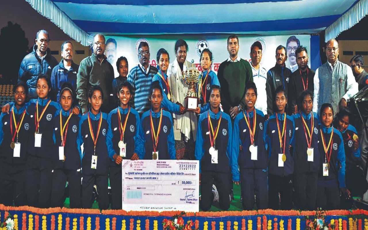 Jharkhand: रांची ने जीता मुख्यमंत्री आमंत्रण फुटबॉल कप, महिला व पुरुष दोनों वर्ग में जमाया कब्जा