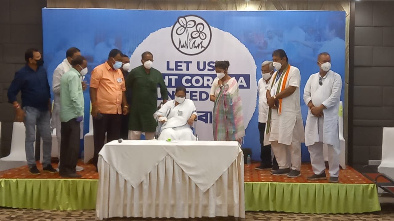 ममता बनर्जी का बाबुल सुप्रियो और जितेंद्र तिवारी पर तंज- बीजेपी के बाप-दादा भी बंगाल पर कब्जा नहीं कर सकते