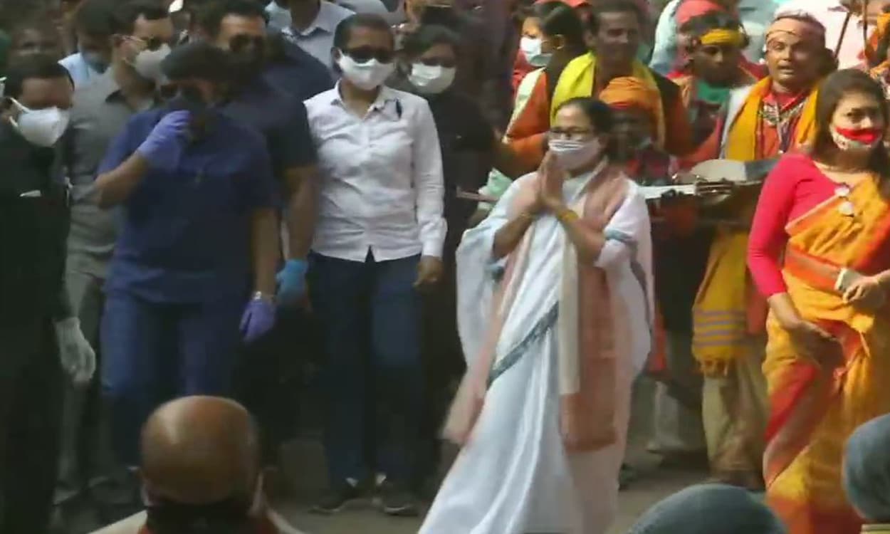 Bengal Chunav 2021 : अमित शाह के बाद ममता का बोलपुर में शक्ति प्रदर्शन, फिर उठाया बाहरी का मुद्दा