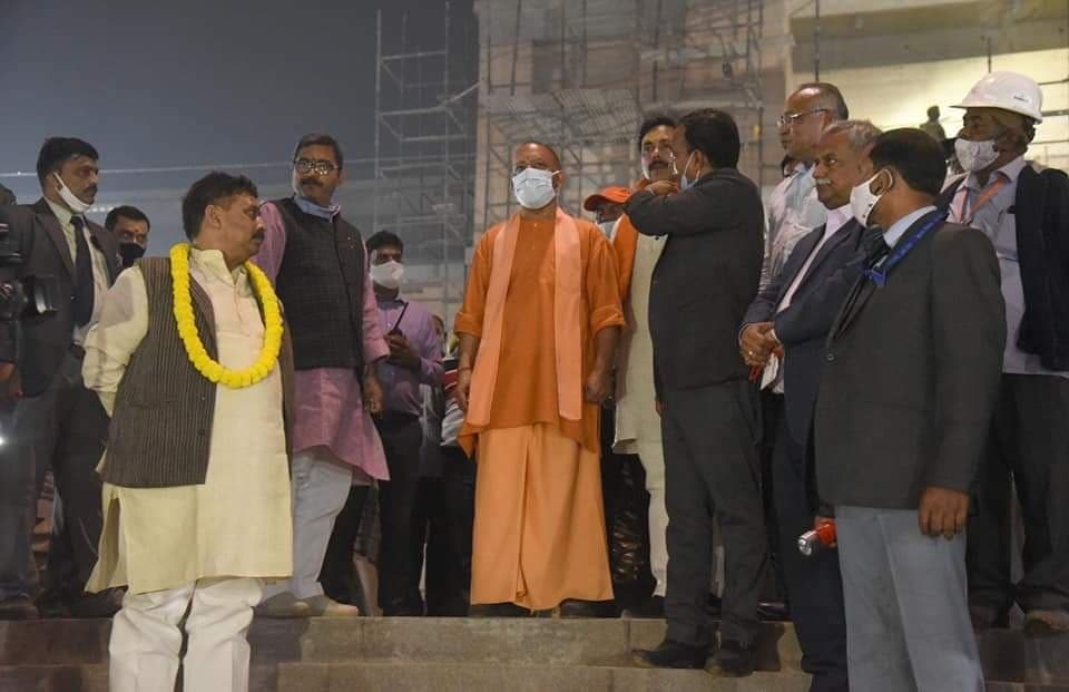 Varanasi News: सीएम योगी ने काशी विश्वनाथ कॉरिडोर के निर्माण कार्यों का लिया जायजा, मंदिर में की पूजा-अर्चना