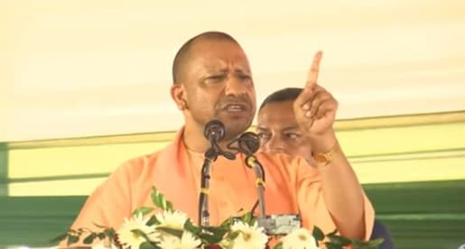जौनपुर में विपक्ष पर बरसे सीएम योगी, बोले- पिछली सरकार ने भ्रष्टाचार को बढ़ावा देकर UP को खोखला कर दिया जौनपुर में विपक्ष पर बरसे सीएम योगी, बोले- पिछली सरकार ने भ्रष्टाचार को बढ़ावा देकर UP को खोखला कर दिया