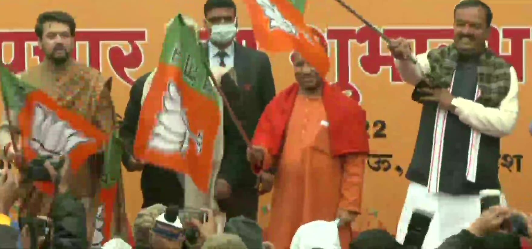 UP Election 2022: यूपी की 403 विधानसभा सीटों के मेन चौराहों पर गूंजेगा BJP का नारा, प्रचार वाहन रवाना