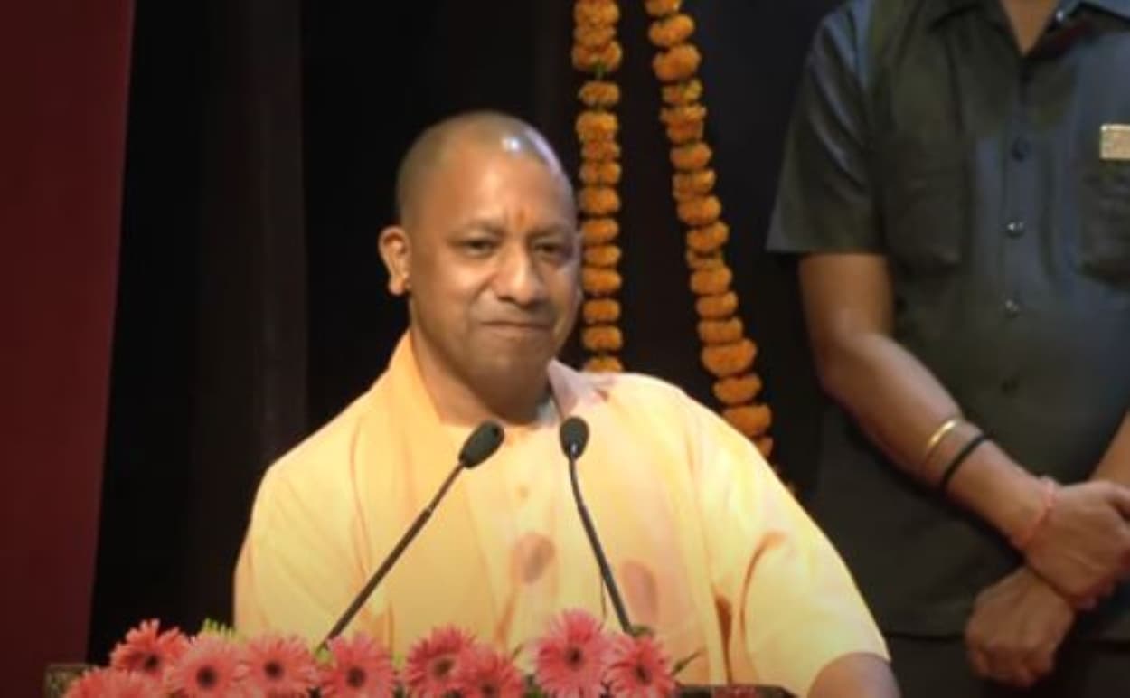 सीएम योगी आदित्यनाथ बोले- पहले नौकरी निकलने पर वसूली के लिए निकल पड़ते थे चाचा-भतीजा, अब नहीं उठते सवाल
