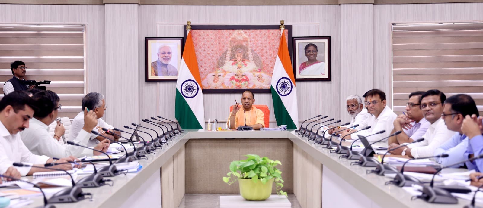 सीएम योगी आदित्यनाथ बोले- यूपी में मार्च 2024 तक हर घर में आएगा शुद्ध जल, प्रतिदिन लगाएं 50 हजार नल कनेक्शन