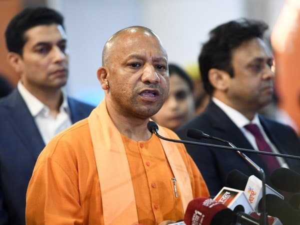 Varanasi News: दो दिवसीय दौरे पर वाराणसी पहुंचे CM योगी, निर्माणाधीन रिंग रोड फेज 2 का किया औचक निरीक्षण