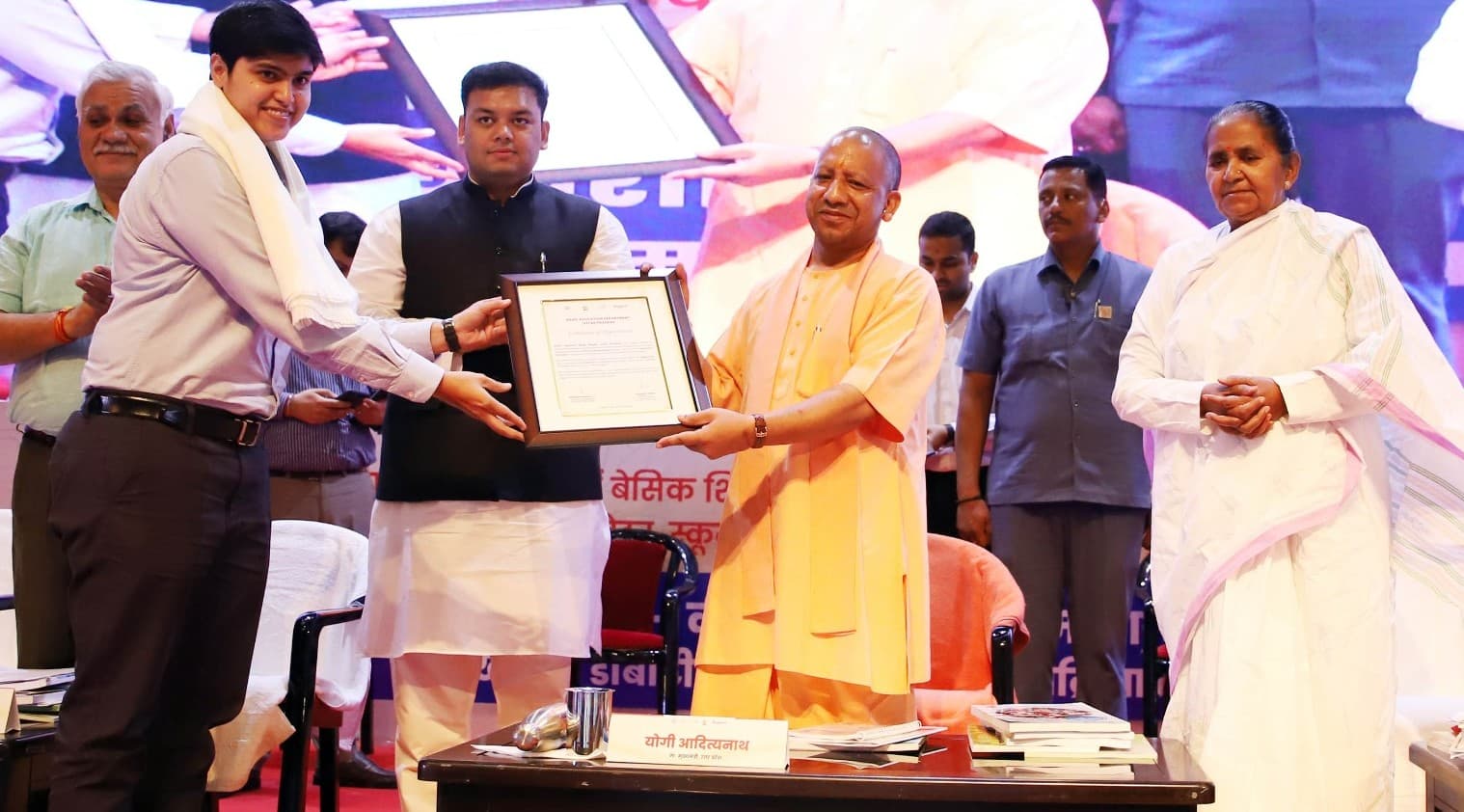 UP News: छात्र-छात्राओं की ड्रेस, जूते-मोजे के लिये 2300 करोड़ रुपये सीधे अभिभावकों के बैंक खाते में डीबीटी