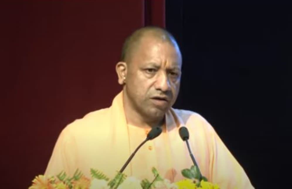 सीएम योगी आदित्यनाथ ने स्पोर्ट्स कोटे से आरक्षियों को दिए नियुक्ति पत्र, कहा- स्वयं के लिए नहीं खेलता खिलाड़ी