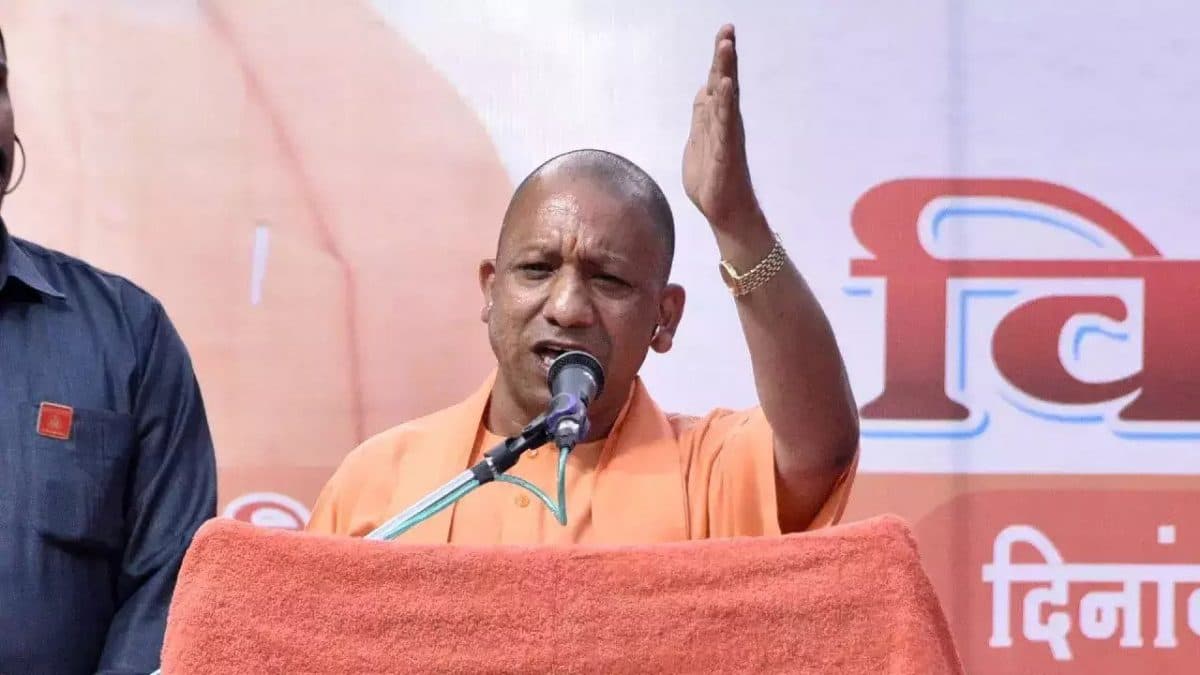 Yogi Adityanath: सीएम योगी ने मथुरा को दी 208 करोड़ की सौगात, 80 परियोजनाओं का किया लोकार्पण और शिलान्यास