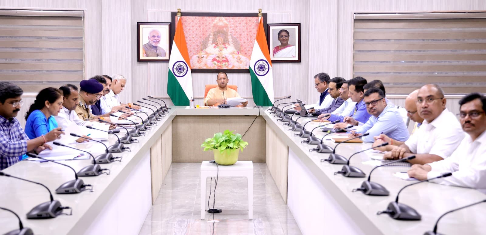 Kargil Vijay Diwas: दुनिया ने देखा भारतीय जांबाजों का पराक्रम, सीएम योगी ने शौर्य को किया नमन, देखें तस्वीरें