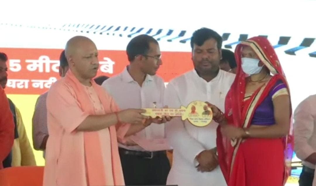 कम्हरिया घाट पुल की सौगात देते समय सीएम योगी को क्यों आई सपा सरकार की याद, फोरलेन के दूसरे पुल का ऐलान