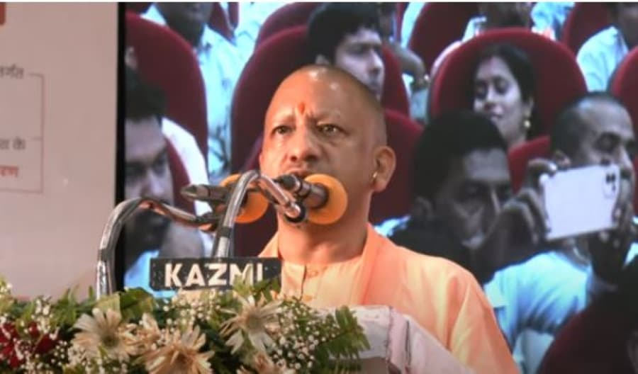 UP: विकास में अव्वल ग्राम पंचायतों को सीएम योगी आदित्यनाथ ने किया सम्मानित, बोले- हाथ फैलाने की ना आए नौबत