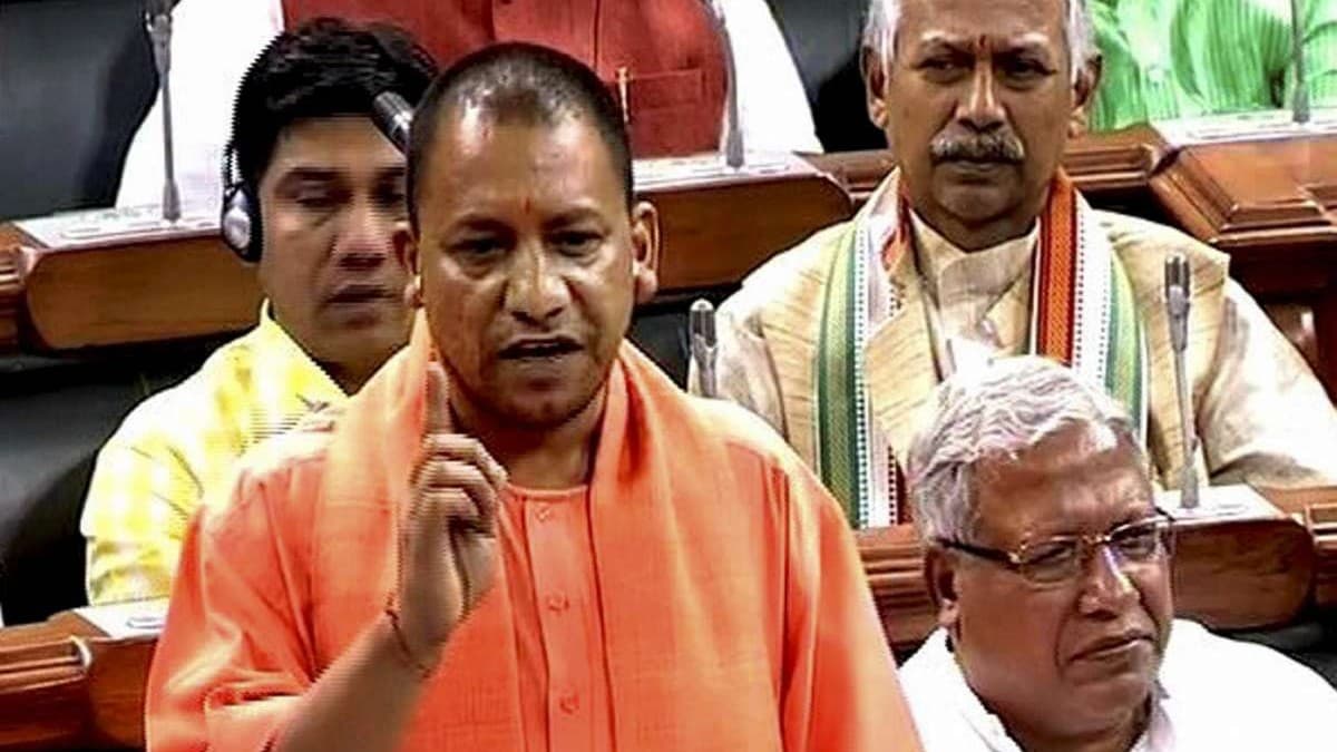 UP Assembly Monsoon Session 2023: सीएम योगी का पलटवार- चांदी की चम्मच से खाने वाले गरीब की पीड़ा क्या समझेंगे