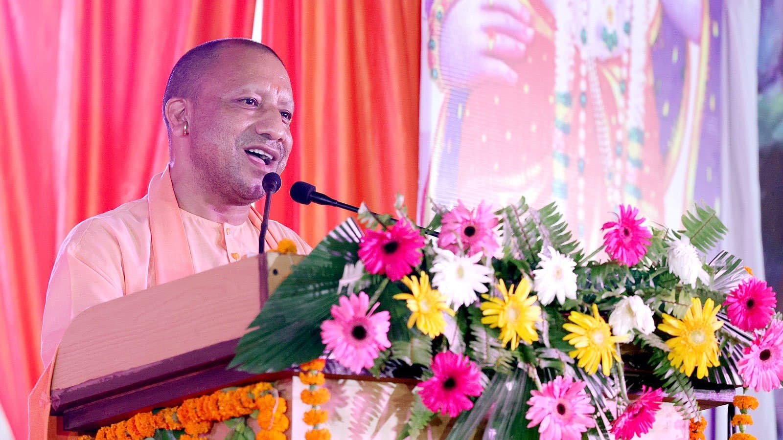 सीएम योगी ने विरोधियों को सुनायी खरी-खरी, कहा- 'सत्ता परजीवियों' से नहीं मिटने वाला सनातन धर्म