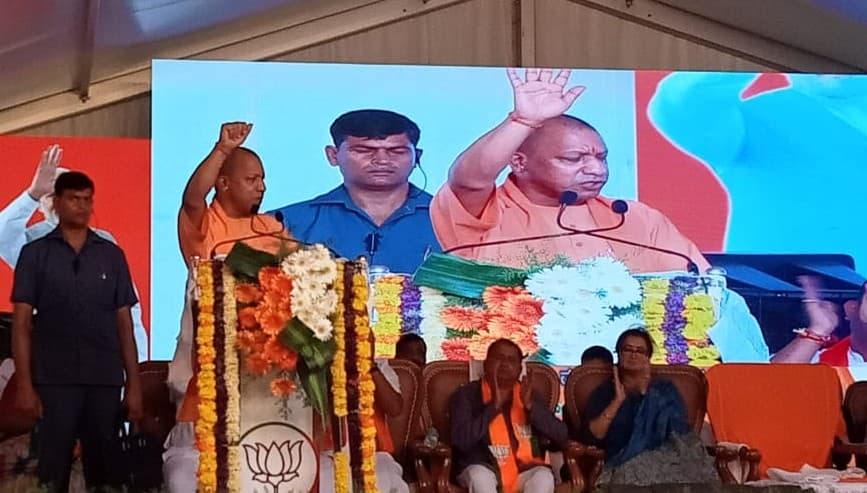 कर्नाटक में गरजे यूपी सीएम योगी आदित्यनाथ, बोले विकास नहीं, विभाजन करते हैं कांग्रेस व जेडीएस कर्नाटक में गरजे यूपी सीएम योगी आदित्यनाथ, बोले विकास नहीं, विभाजन करते हैं कांग्रेस व जेडीएस