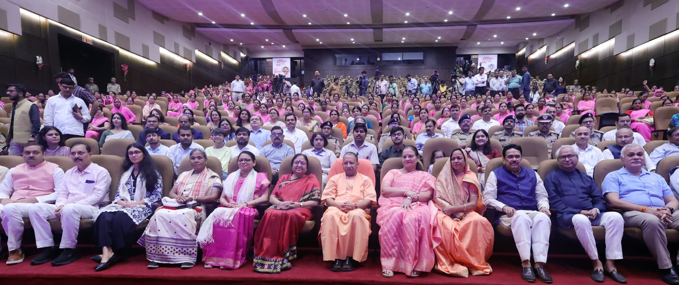 Mission Shakti: सीएम योगी ने पद्मश्री हेमा प्रभा सोतिया,  वैज्ञानिक ऋतु करिधल, रोशनी नाडर को किया सम्मानित