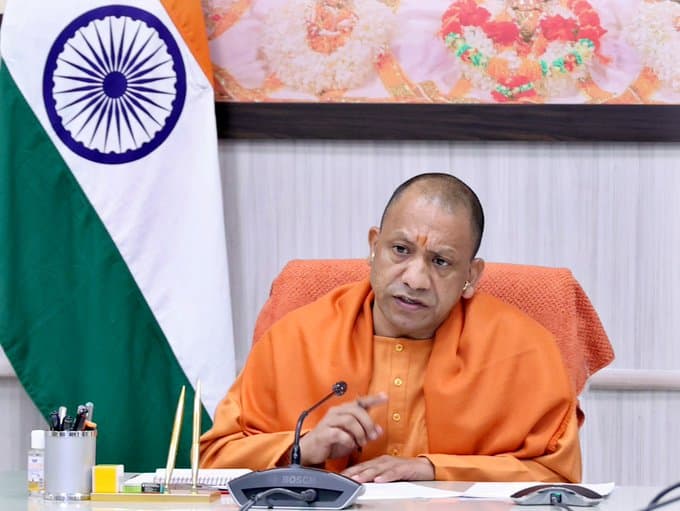 UP News: सीएम योगी बोले- धार्मिक स्थलों में फिर लाउडस्पीकर लगाना स्वीकार्य नहीं, बनाई जाए आदर्श स्थिति