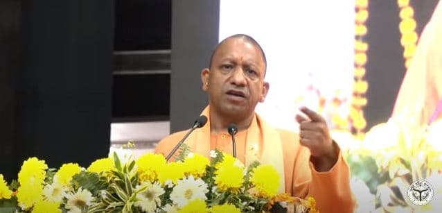 सीएम योगी आदित्यनाथ ने 9055 पुलिस अभ्यर्थियों को दिए नियुक्ति पत्र, अपराधी को सही जगह भेजने में नहीं हो हिचक