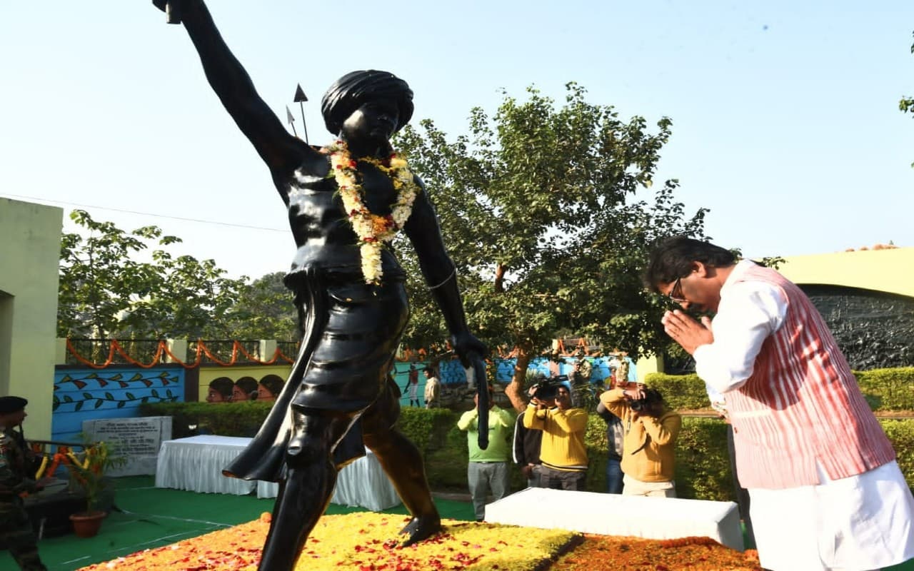Birsa Munda Jayanti 2022: बिरसा मुंडा की जयंती आज, झारखंड के CM हेमंत समेत कई मंत्रियों ने दी श्रद्धांजलि