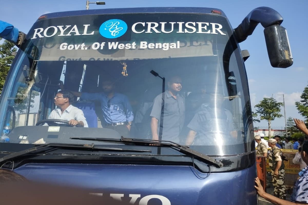 Jharkhand: सोमवार को यूपीए विधायक रायपुर से सीधे पहुंचेंगे विधानसभा, गवर्नर भी दिल्ली से लौटेंगे