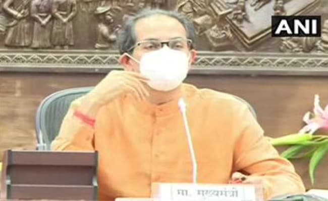 महाराष्ट्र में लगातार बढ़ रहे कोरोना केस को लेकर सीएम उद्धव ठाकरे ने डिविजनल कमिश्नरों और कलेक्टरों के साथ की बैठक