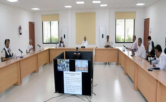 ऑनलाइन एजुकेशन प्रणाली के विस्तार पर बल दें, क्वॉरेंटाइन सेंटरों पर प्रवासियों का बनाएं आधार कार्ड : सीएम नीतीश