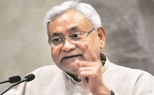 Lockdown : राज्य के बाहर या भीतर फंसे हुए बिहार में निवासियों के भोजन एवं आवासन की व्यवस्था की जायेगी : नीतीश