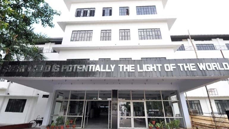 CMS के छात्र की मौत: परिजन पूछ रहे ग्राउंड या क्लास रूम कहां गिरकर बेहोश हुआ आतिफ, चिकित्सकों ने कही ये बात