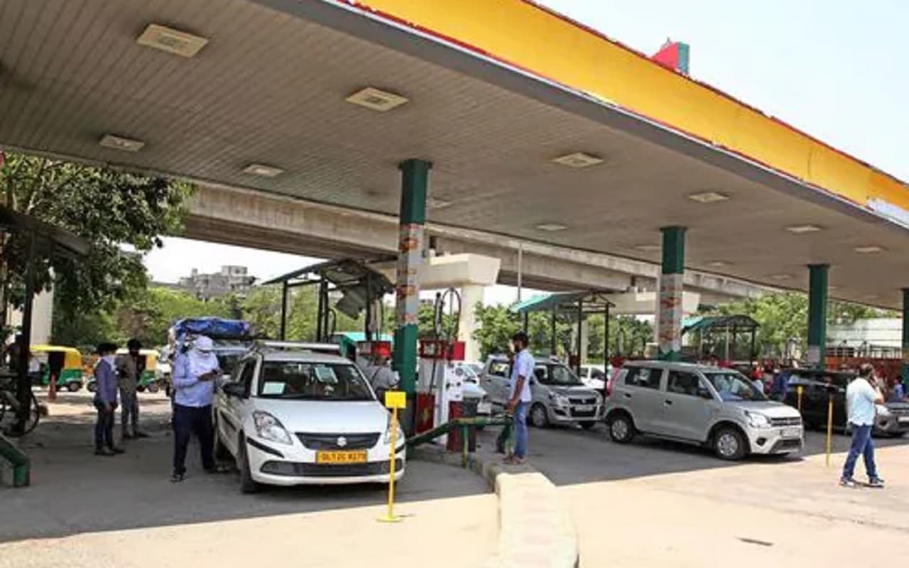 CNG Price Hike: दिल्ली में CNG के दाम में 95 पैसे की बढ़ोतरी, वाहन में सफर करना हुआ महंगा