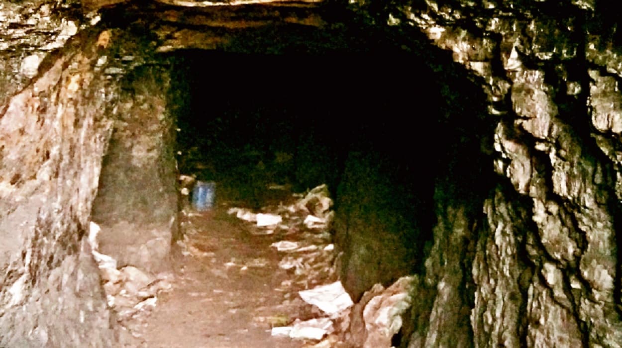 Jharkhand Crime News: धनबाद में कोयला तस्करी के सारे रिकॉर्ड टूटे, हर महीने 600 करोड़ रुपये का काला धंधा